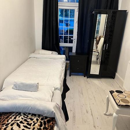 Happy Hours Home Stay Λονδίνο Εξωτερικό φωτογραφία
